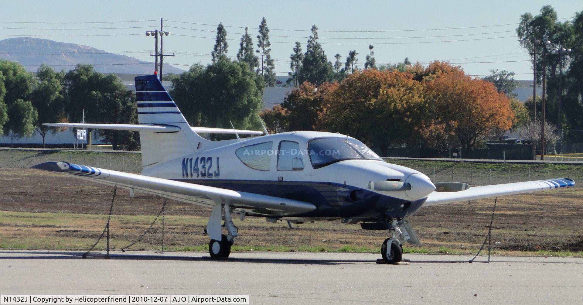 N1432J, 1975 Rockwell International 112A Commander C/N 432, Parked at the eastern end