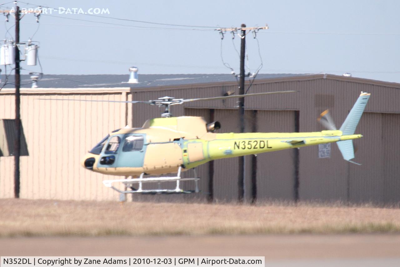 N352DL, Aerospatiale AS-350B-2 Ecureuil C/N 4764, At Grand Prairie Municipal - TX