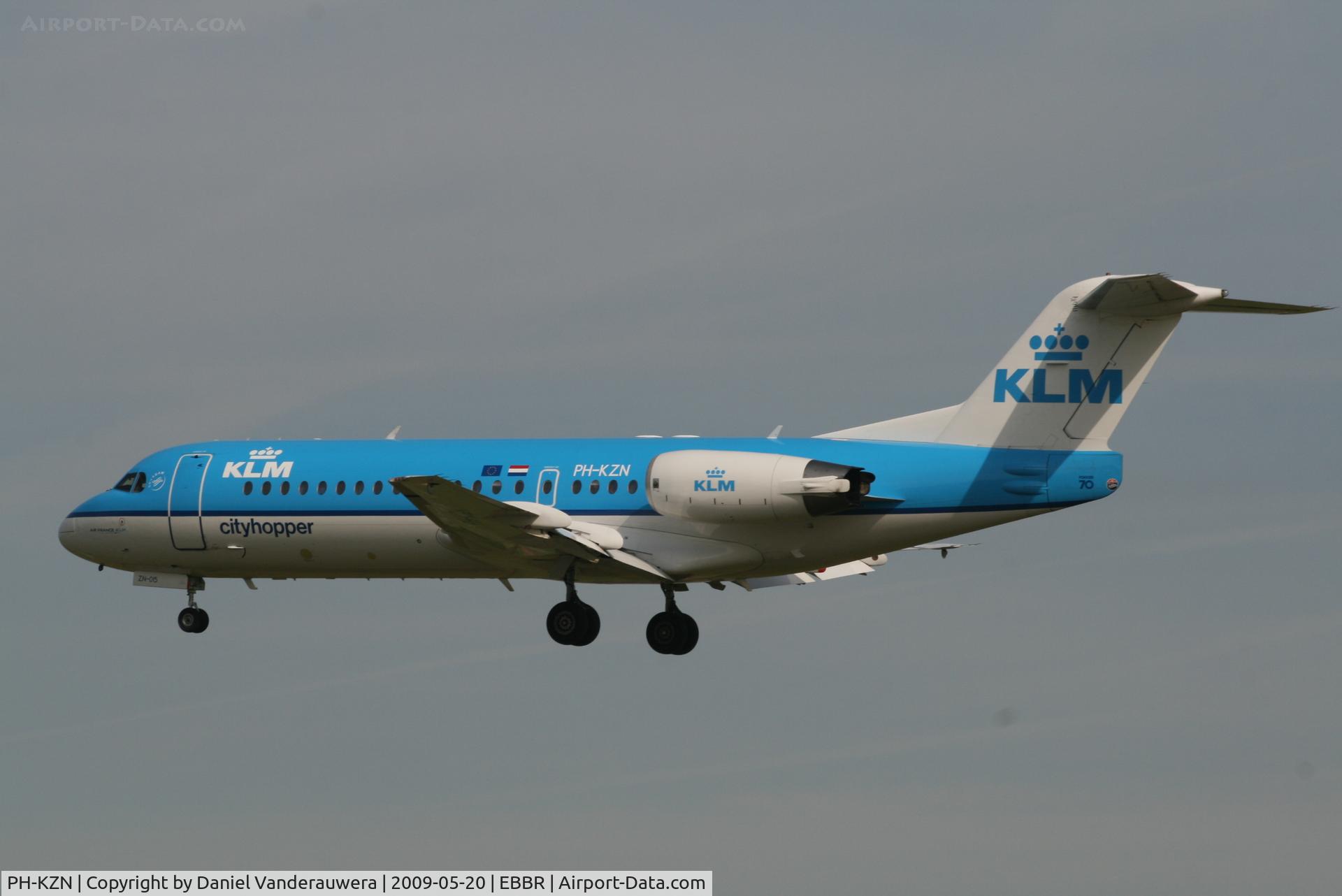 PH-KZN, 1995 Fokker 70 (F-28-0070) C/N 11553, Flight KL1723 IS DESCENDING TO rwy 25l