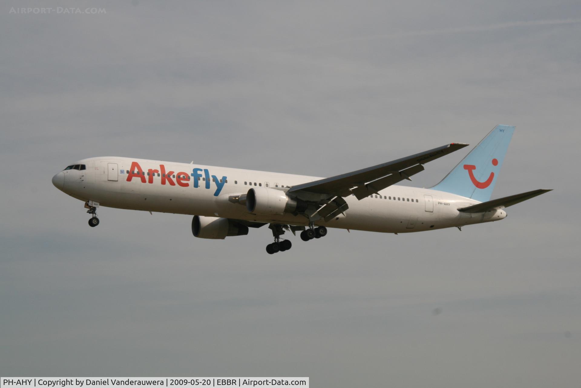 PH-AHY, 1990 Boeing 767-383/ER C/N 24848, Flight JAF208 is arriving to RWY 25L