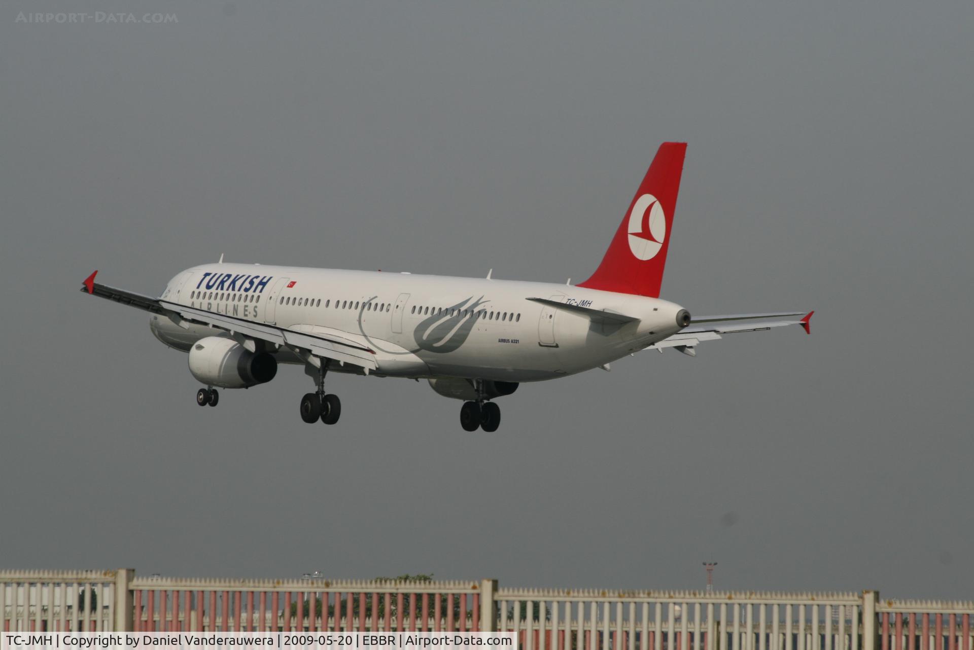 TC-JMH, 2008 Airbus A321-232 C/N 3637, Flight TK1937 is descending to RWY 25L