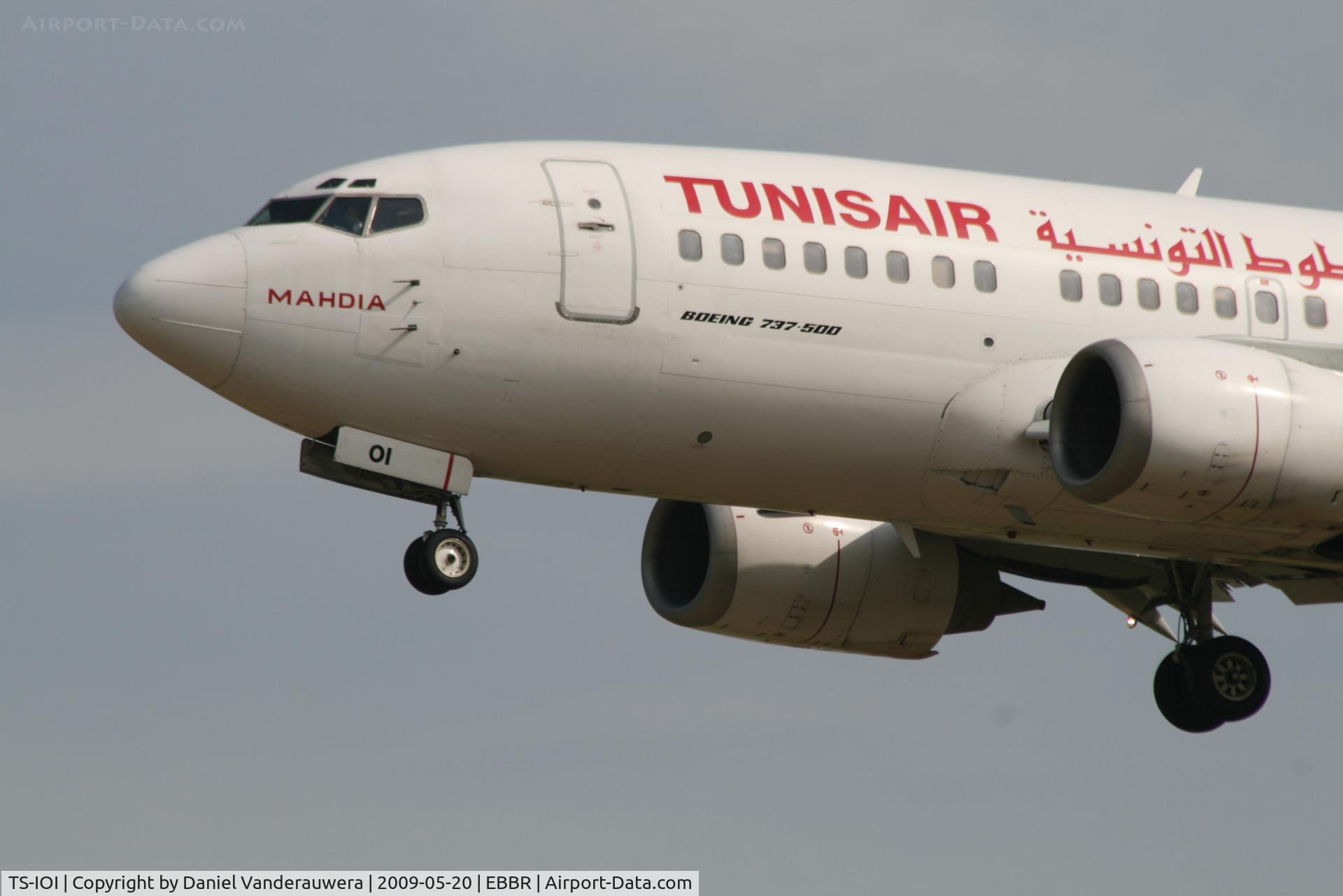 TS-IOI, 1994 Boeing 737-5H3 C/N 27257, Arival of flight TU8432 to RWY 25L