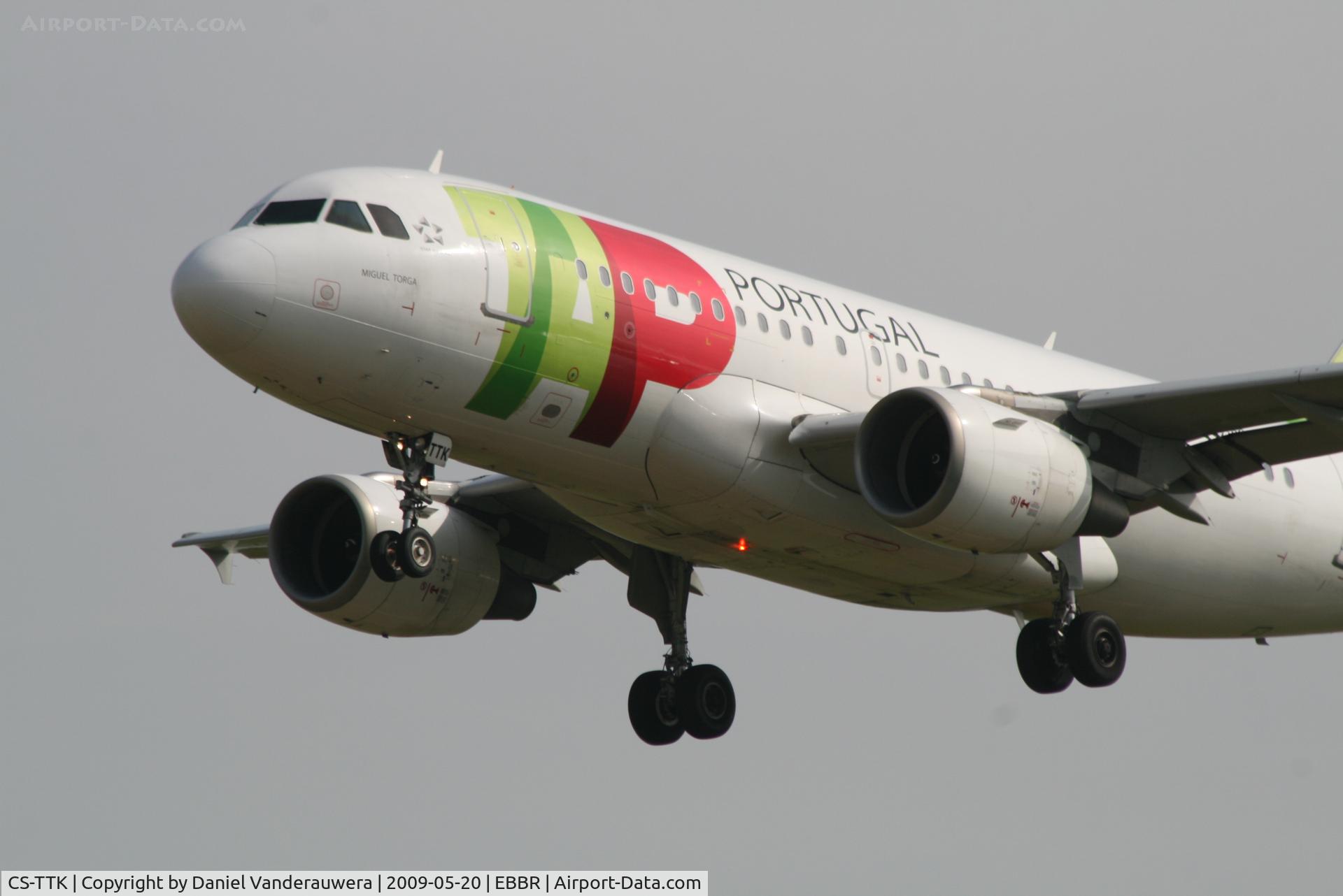 CS-TTK, 1999 Airbus A319-111 C/N 1034, Arrival of flight TP604 to RWY 25L