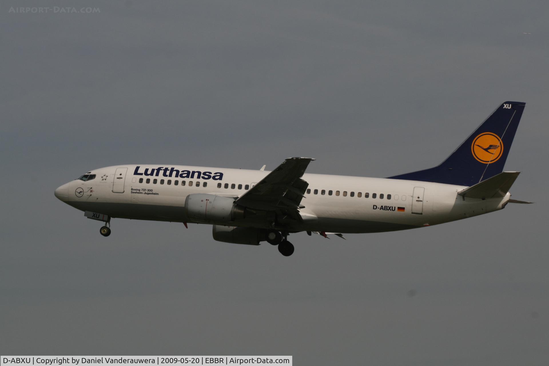 D-ABXU, 1989 Boeing 737-330 C/N 24282, Arrival of flight LH4572 to RWY 25L