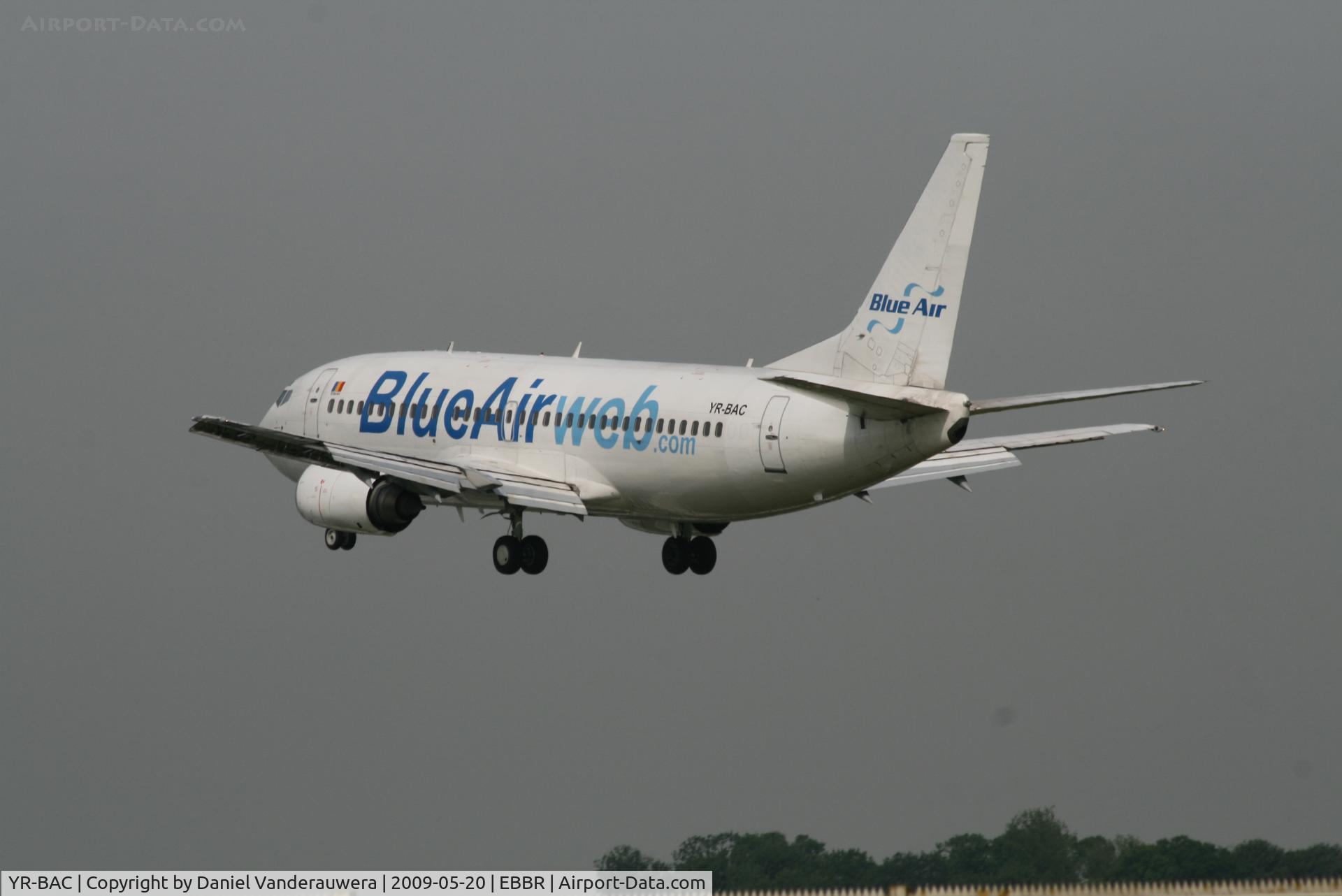 YR-BAC, 1986 Boeing 737-377 C/N 23653, Flight JOR123 is descending to RWY 25L