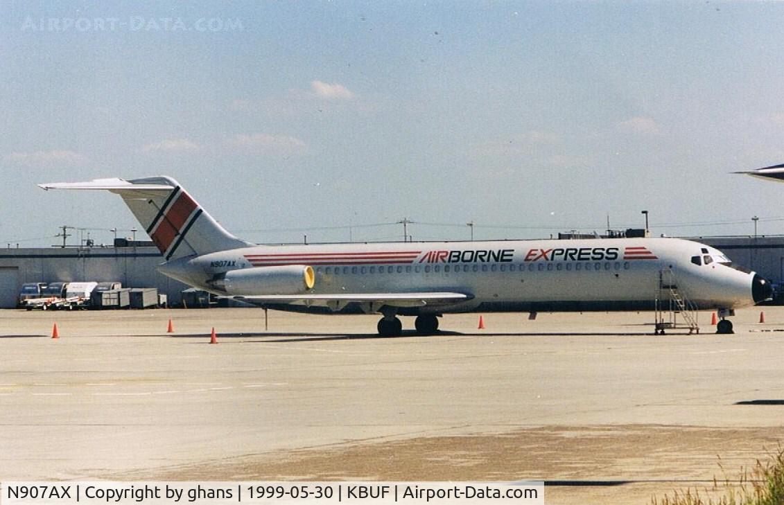 N907AX, 1968 Douglas DC-9-31 C/N 47203, awaiting freight at Buffalo