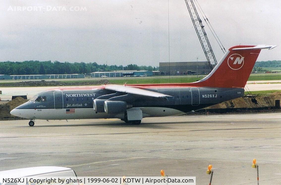 N526XJ, 1999 BAE Systems Avro 146-RJ85 C/N E.2351, Taxiing to the runway