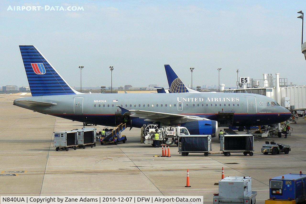 N840UA, 2001 Airbus A319-131 C/N 1522, United Airlines at the Gate - DFW Airport, TX