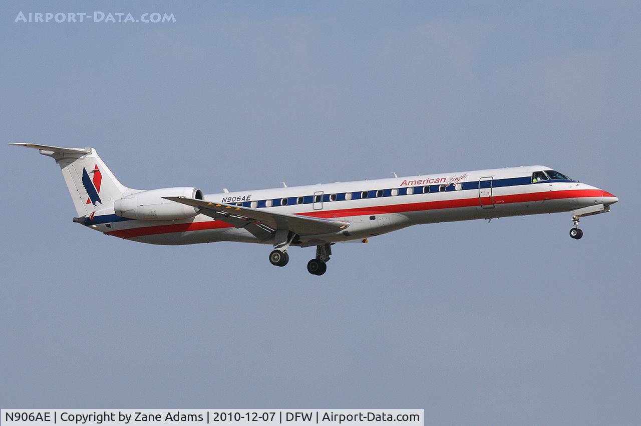 N906AE, 2005 Embraer ERJ-145LR (EMB-145LR) C/N 14500894, American Eagle landing at DFW Airport, TX