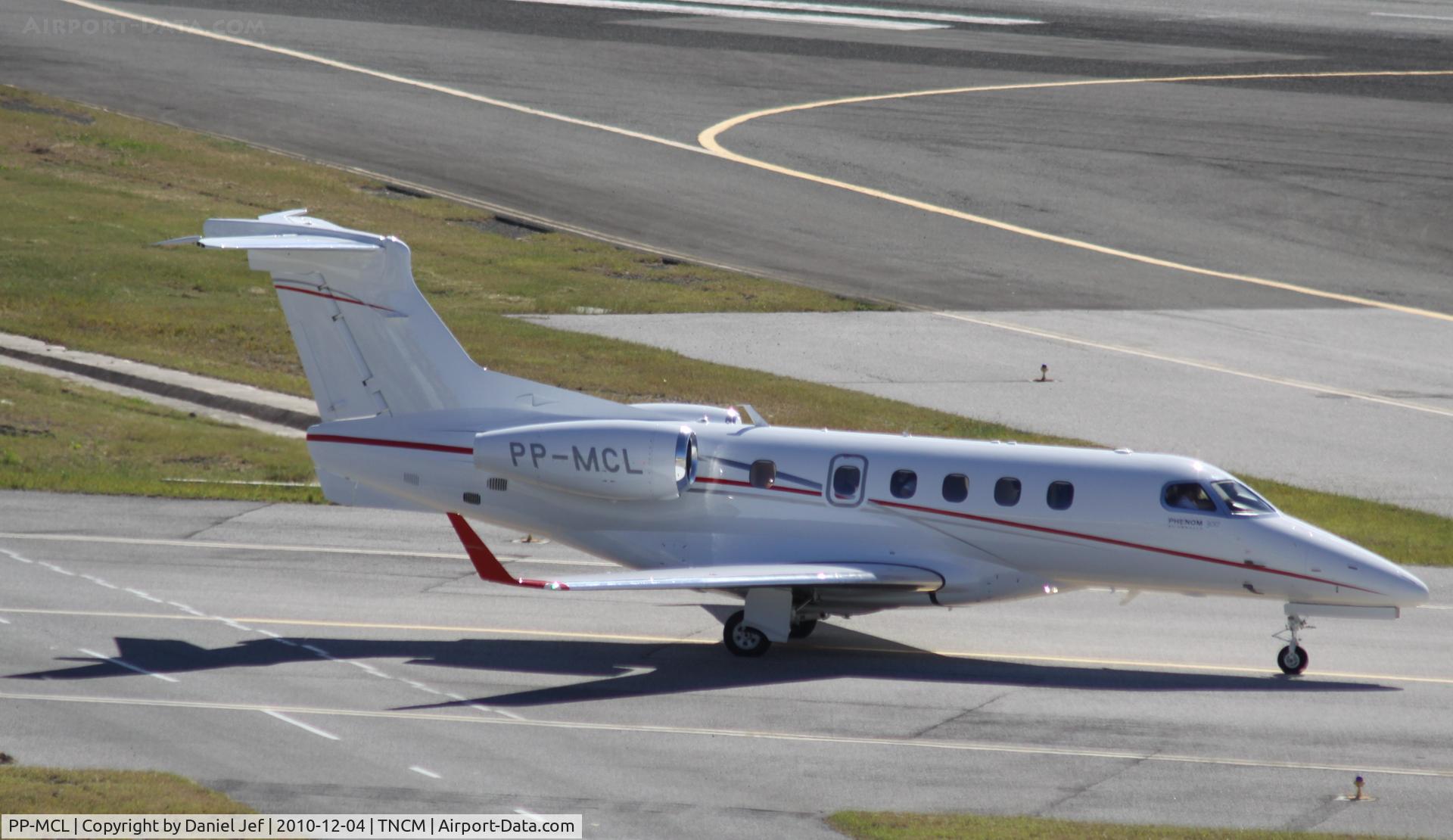 PP-MCL, 2010 Embraer EMB-505 Phenom 300 C/N 50500022, PP-MCL taxing for take off at TNCM