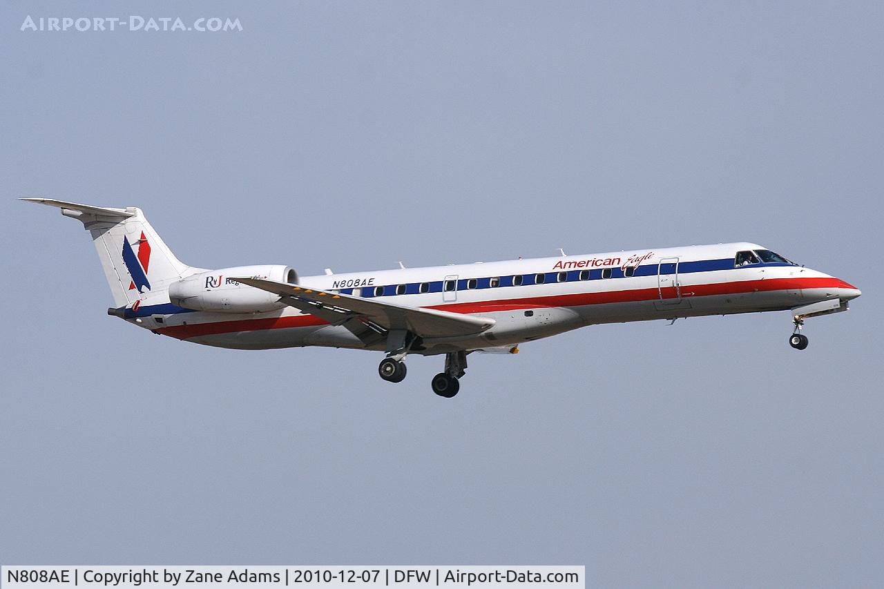 N808AE, 2001 Embraer ERJ-140LR (EMB-135KL) C/N 145519, American Eagle landing at DFW Airport, TX