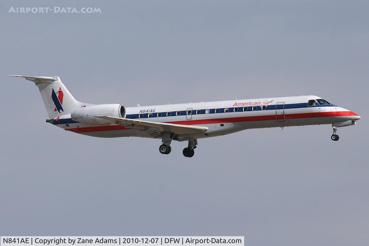 N841AE, 2002 Embraer ERJ-140LR (EMB-135KL) C/N 145667, American Eagle landing at DFW Airport, TX