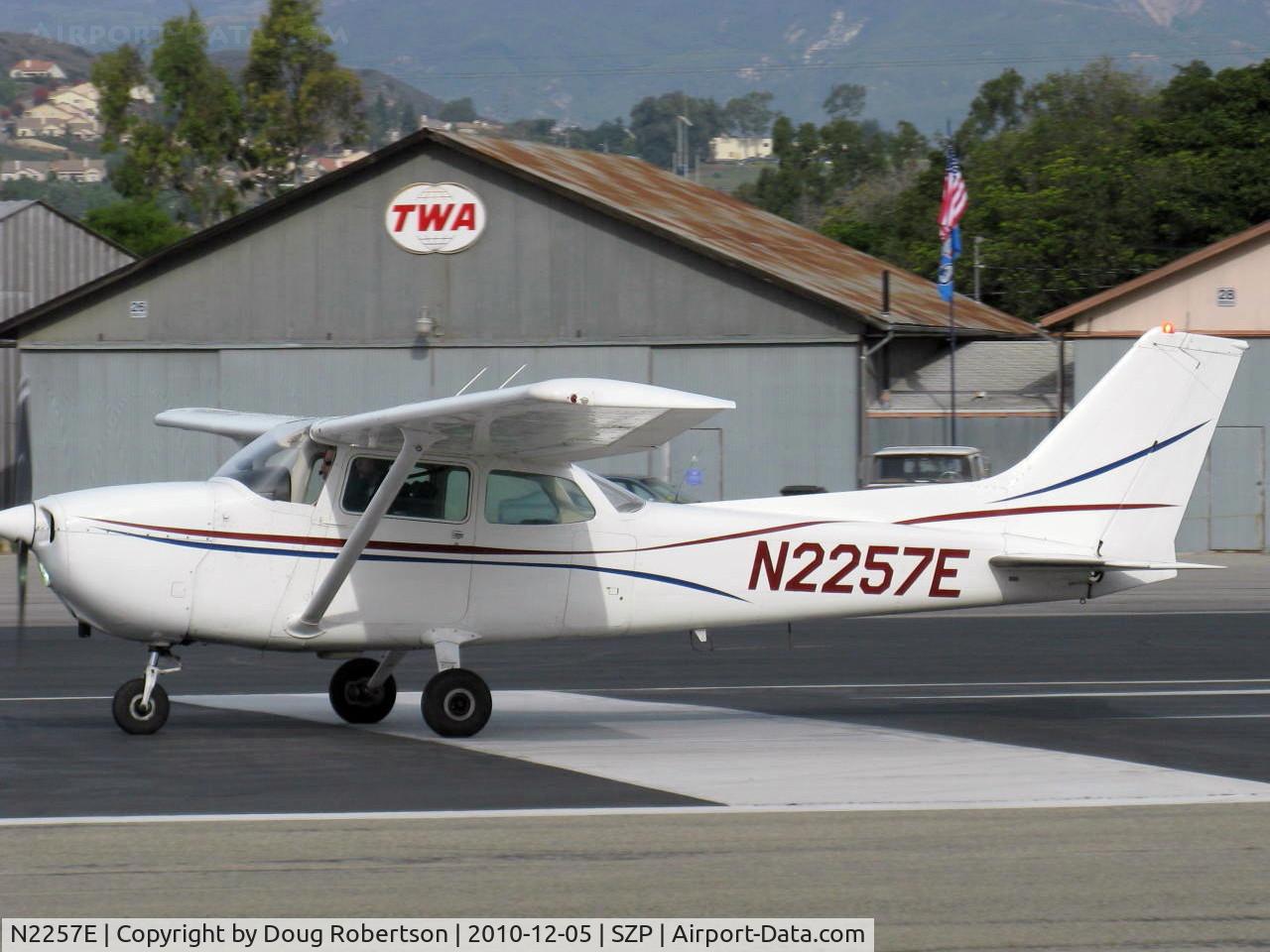N2257E, 1978 Cessna 172N C/N 17271208, 1978 Cessna 172N, Lycoming O-320-E2D 150 Hp, takeoff roll Rwy22