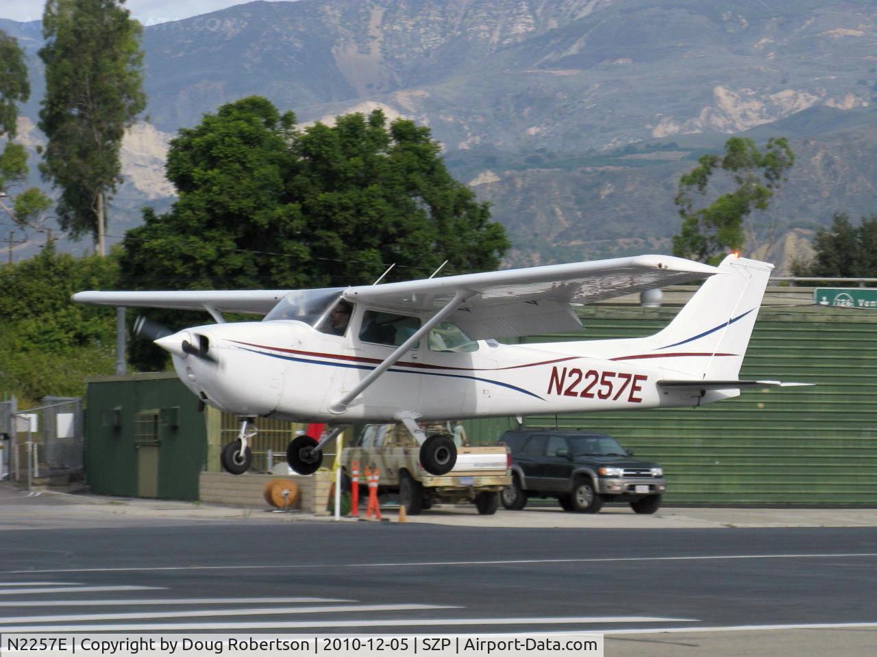 N2257E, 1978 Cessna 172N C/N 17271208, 1978 Cessna 172N, Lycoming O-320-E2D 150 Hp, landing Rwy 22
