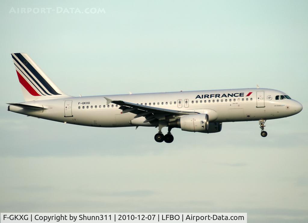 F-GKXG, 2002 Airbus A320-214 C/N 1894, Landing rwy 14L with new c/s