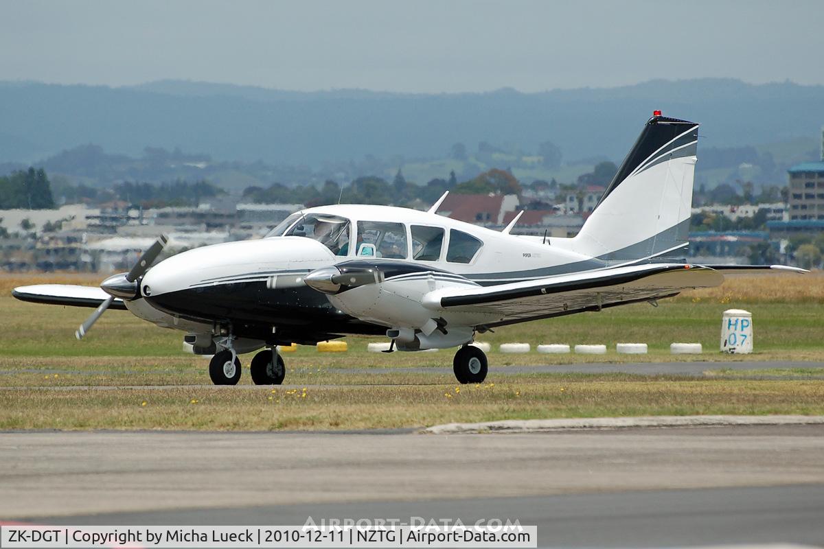 ZK-DGT, Piper PA-23-250 C/N 27-3437, At Tauranga
