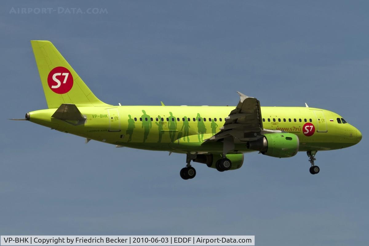 VP-BHK, 2004 Airbus A319-114 C/N 2373, on final RW07R