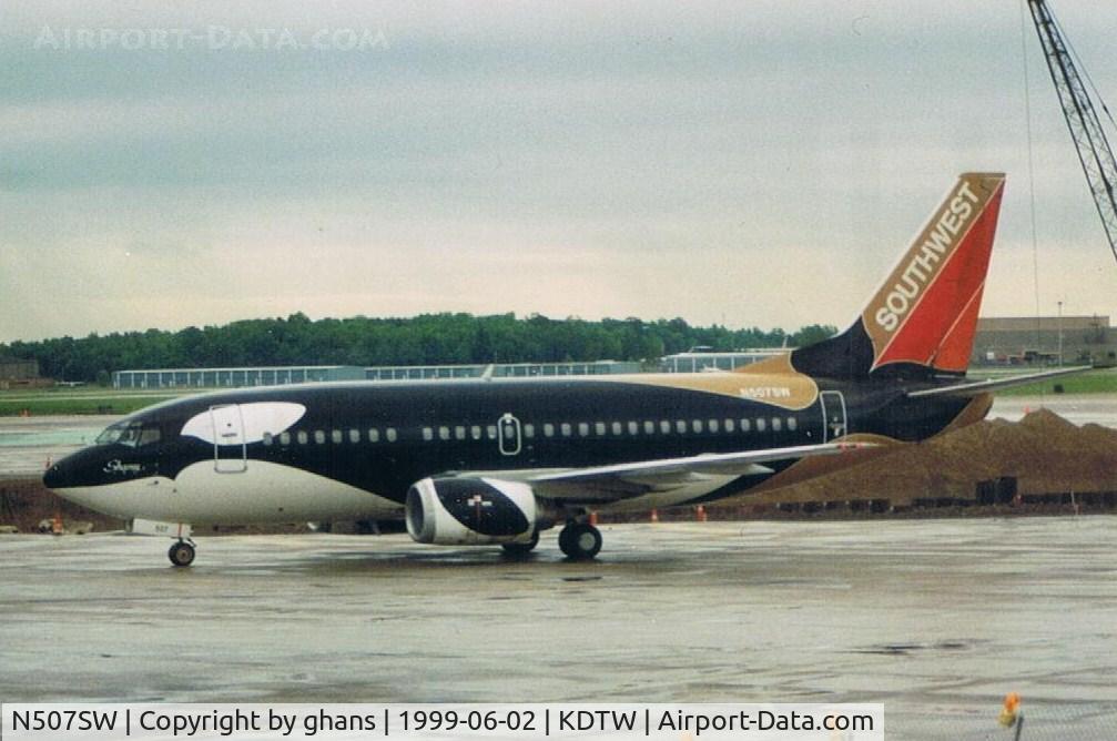 N507SW, 1990 Boeing 737-5H4 C/N 24184, Southwest Orca