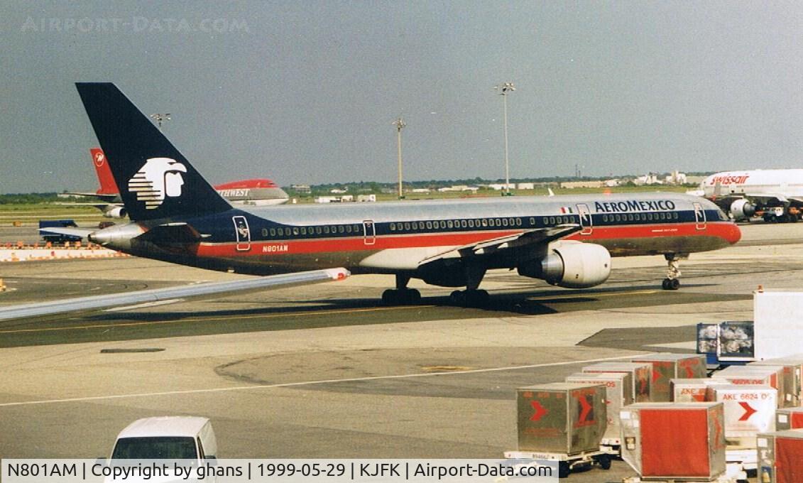 N801AM, 1993 Boeing 757-2Q8 C/N 25624, Taxiing to a gate