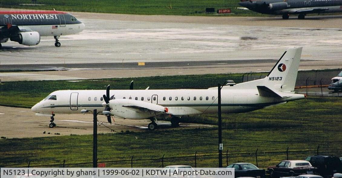 N5123, 1995 Saab 2000 C/N 2000-020, Parked at Detroit