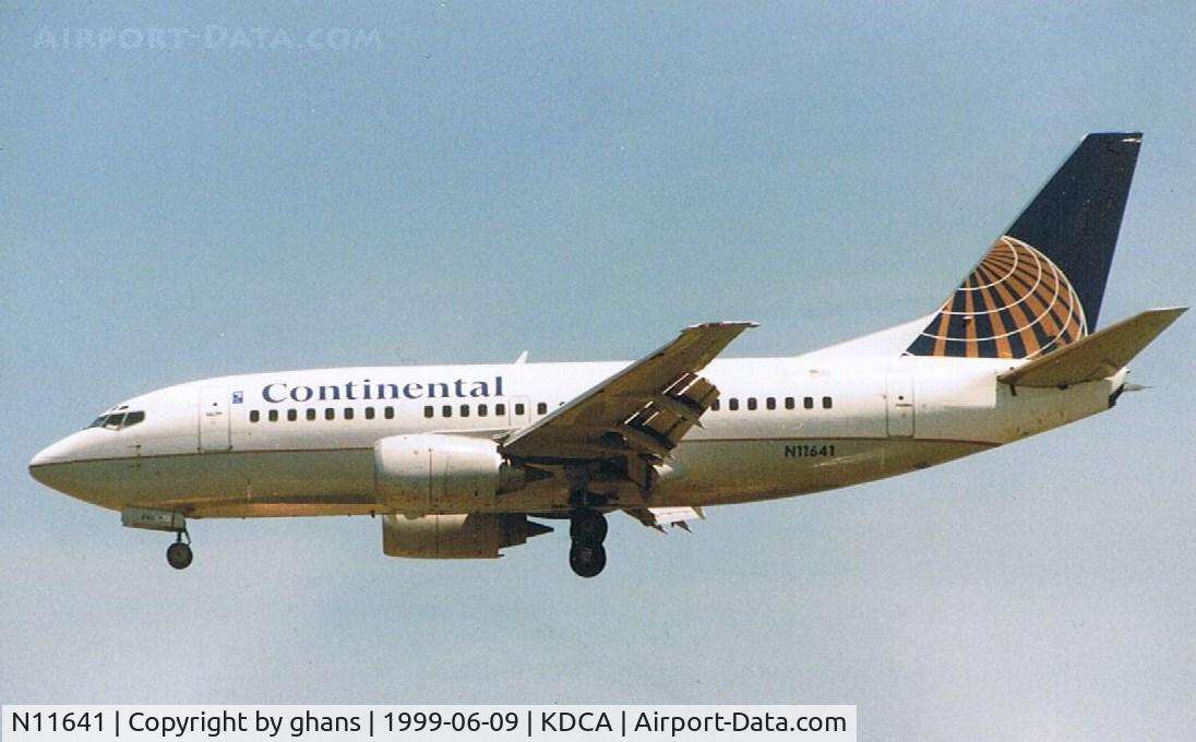 N11641, 1997 Boeing 737-524 C/N 28902, Landing @ Reagan Airport
