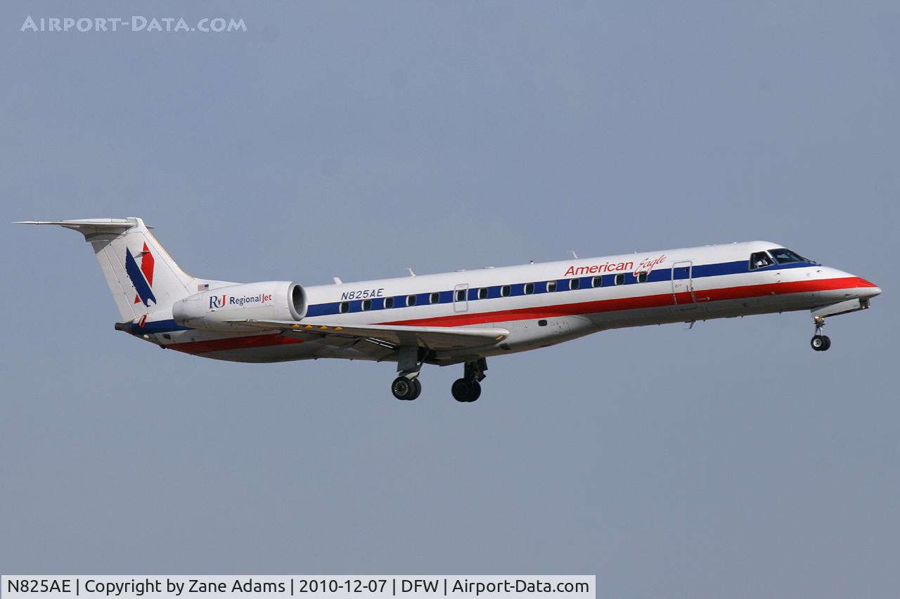 N825AE, 2002 Embraer ERJ-140LR (EMB-135KL) C/N 145589, American Eagle landing at DFW Airport - TX