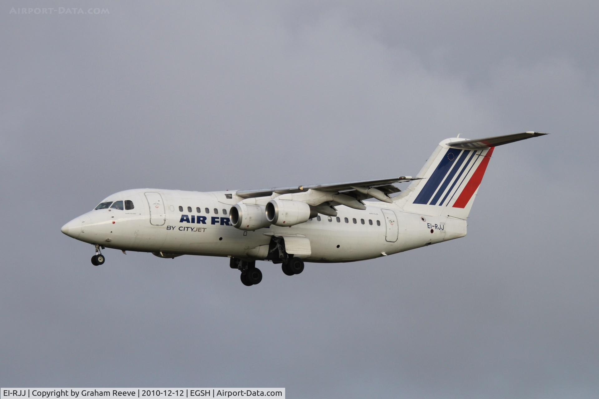 EI-RJJ, 1999 BAE Systems Avro 146-RJ85 C/N E.2347, Landing at Norwich.