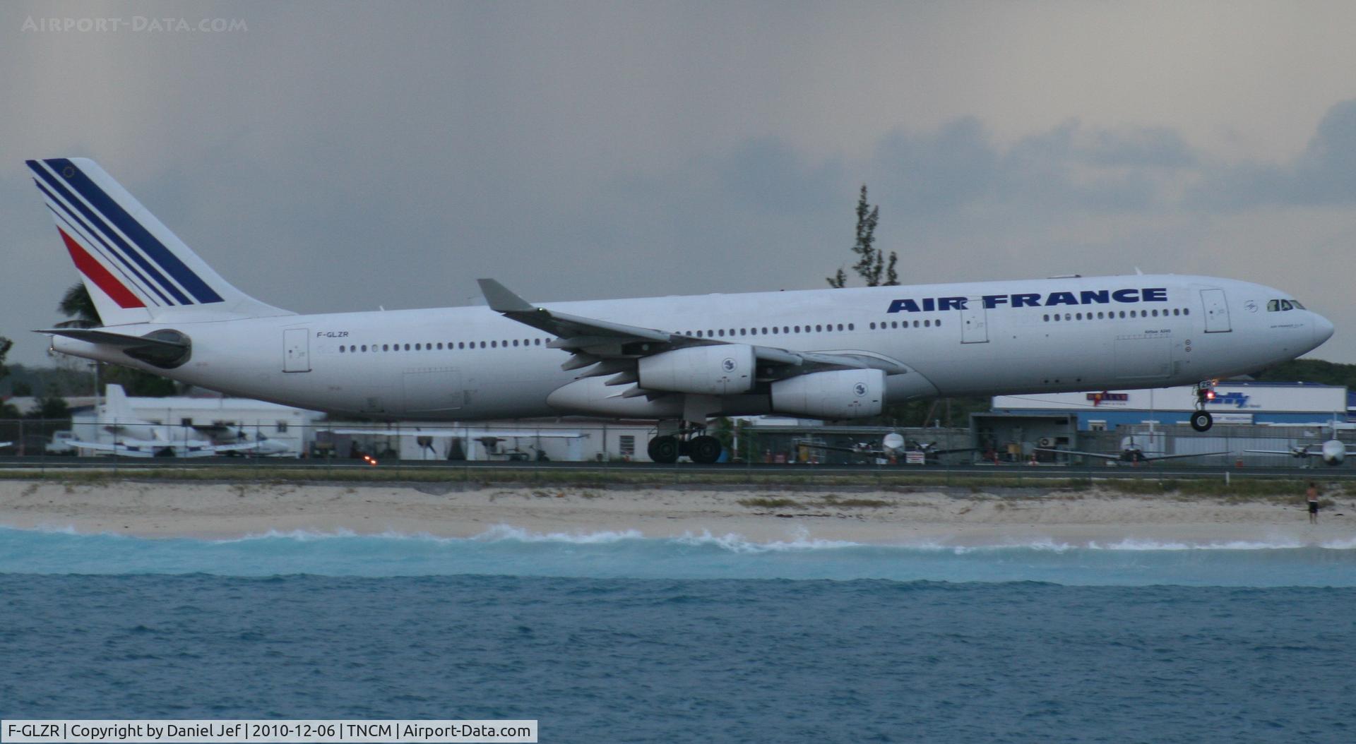 F-GLZR, 1999 Airbus A340-313X C/N 307, Air france taking off at TNCM on a rainy day