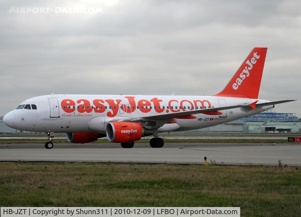 HB-JZT, 2005 Airbus A319-112 C/N 2420, Taxxing to the Terminal...