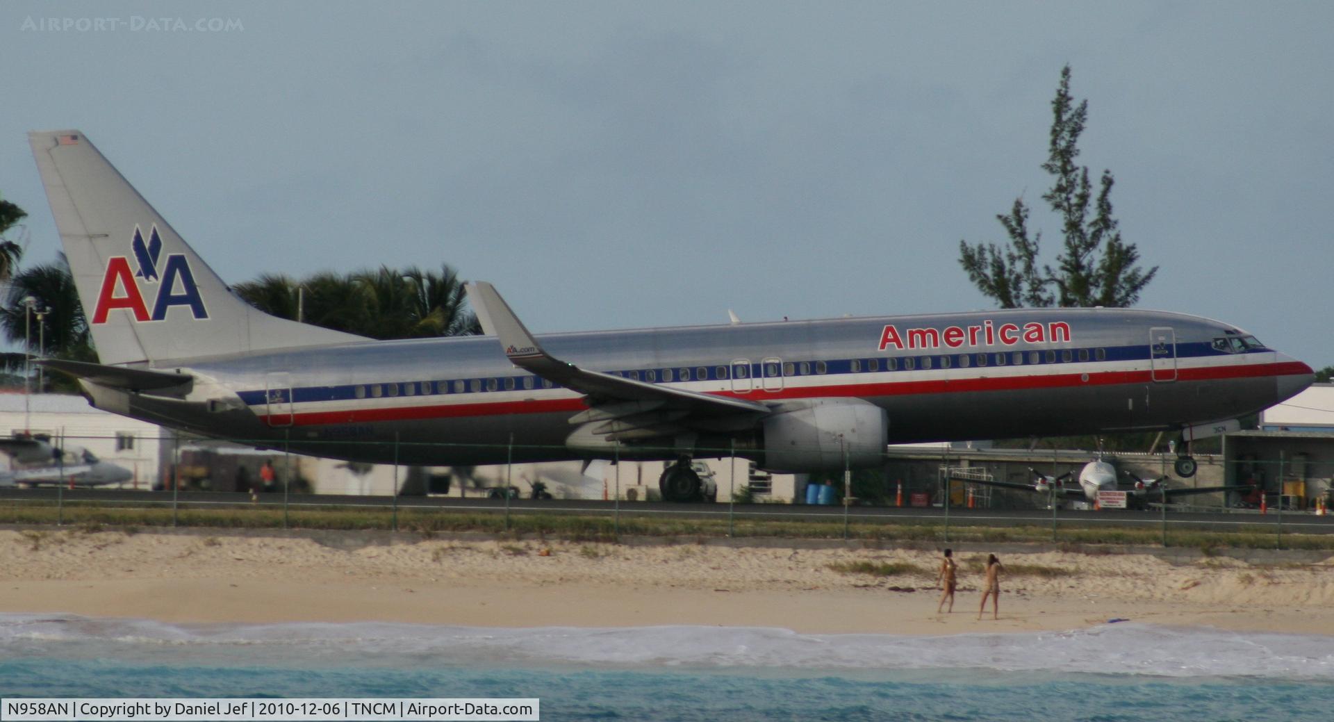 N958AN, 2001 Boeing 737-823 C/N 30091, American N958AN departing TNCM runway 10