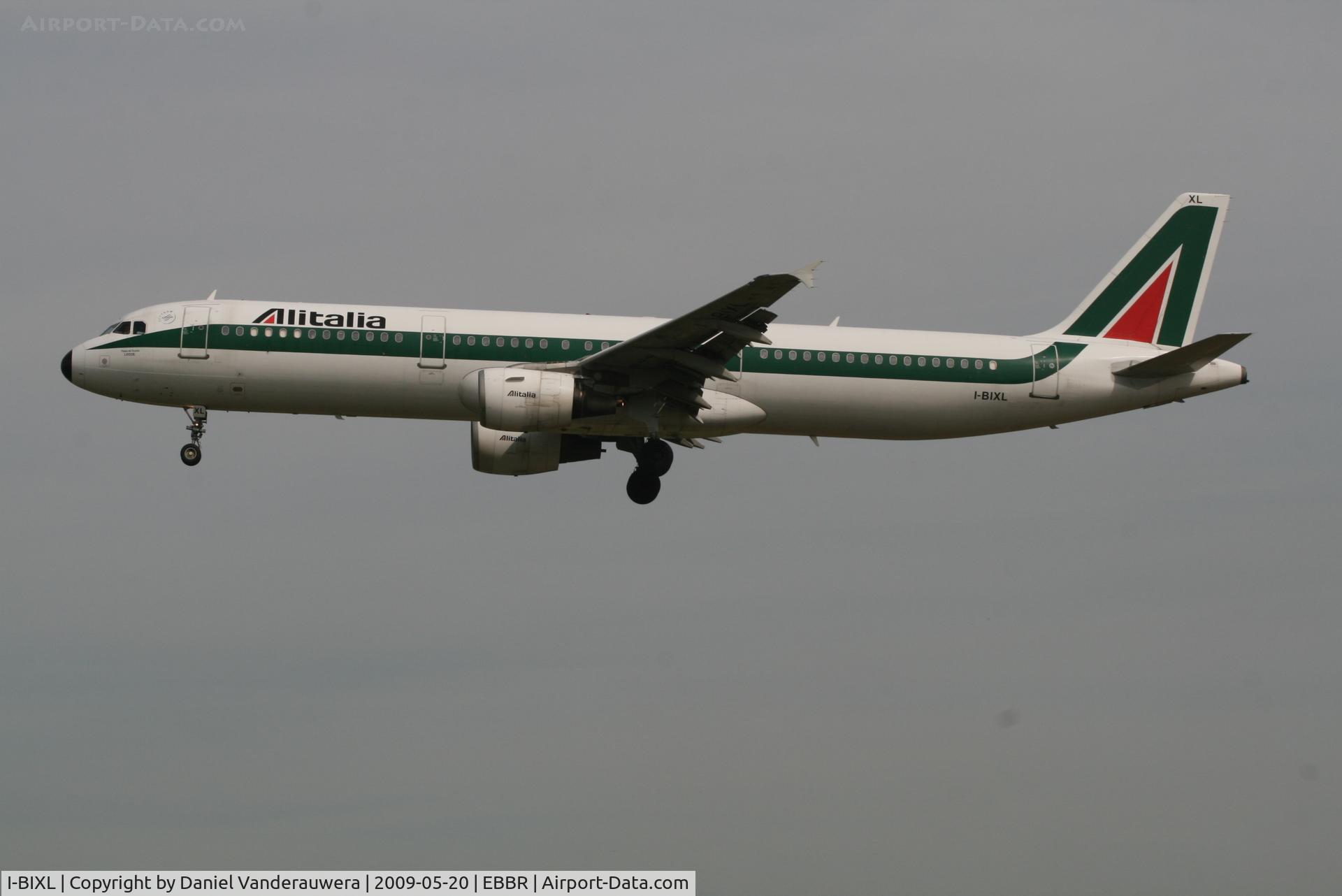 I-BIXL, 1995 Airbus A321-112 C/N 513, Arrival of flight AZ156 to RWY 25L