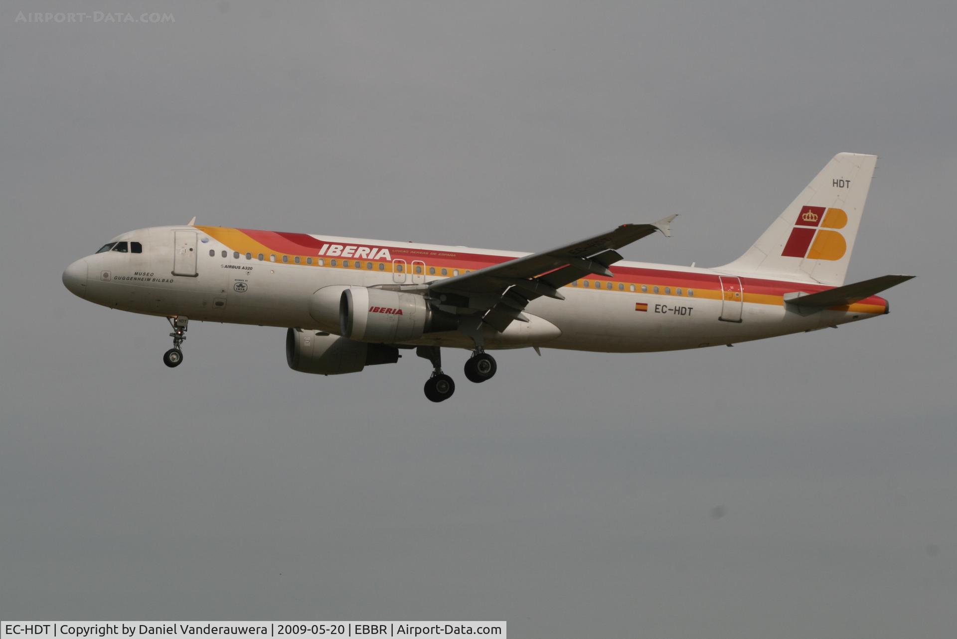 EC-HDT, 1999 Airbus A320-214 C/N 1119, Arrival of flight IB3206 to RWY 25L