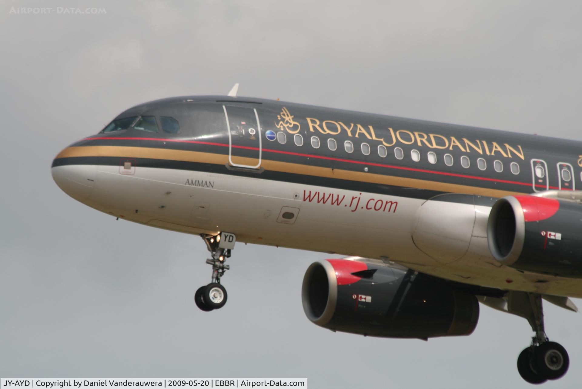 JY-AYD, Airbus A320-214 C/N 2598, Arrival of flight RJ105 to RWY 25L