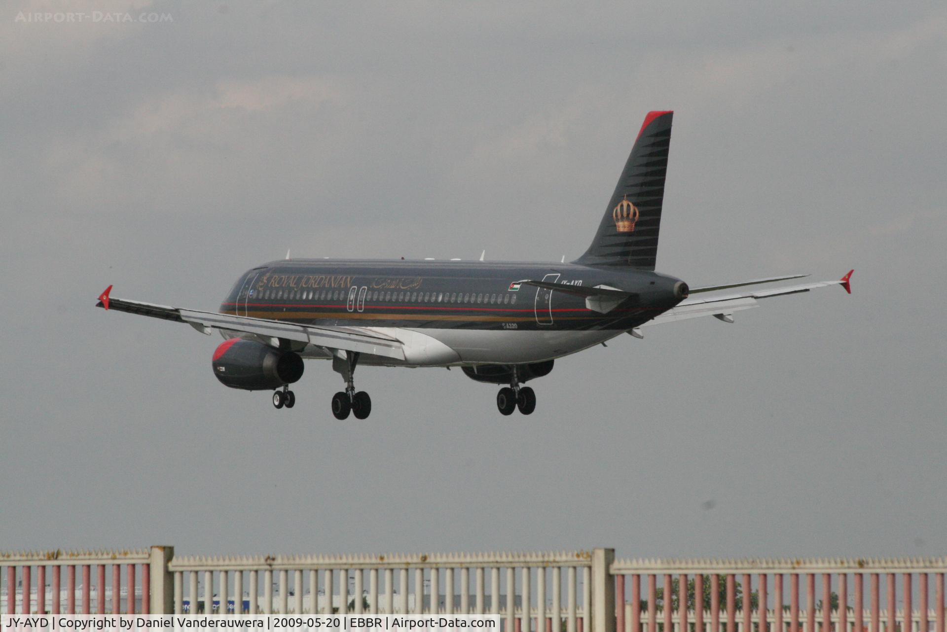 JY-AYD, Airbus A320-214 C/N 2598, Flight RJ105 is descending to RWY 25L