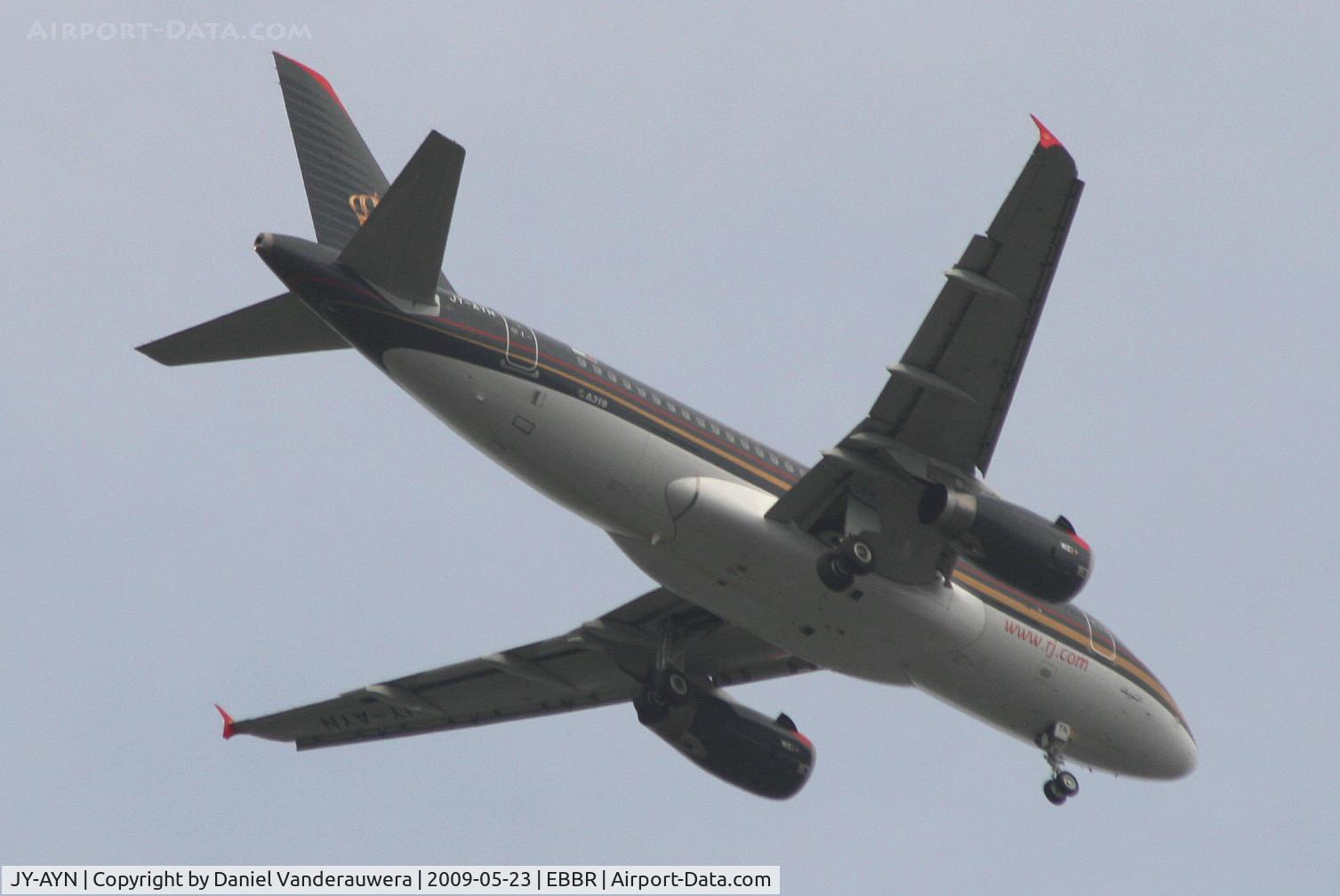 JY-AYN, 2009 Airbus A319-132 C/N 3803, Aligning to land on RWY 07L