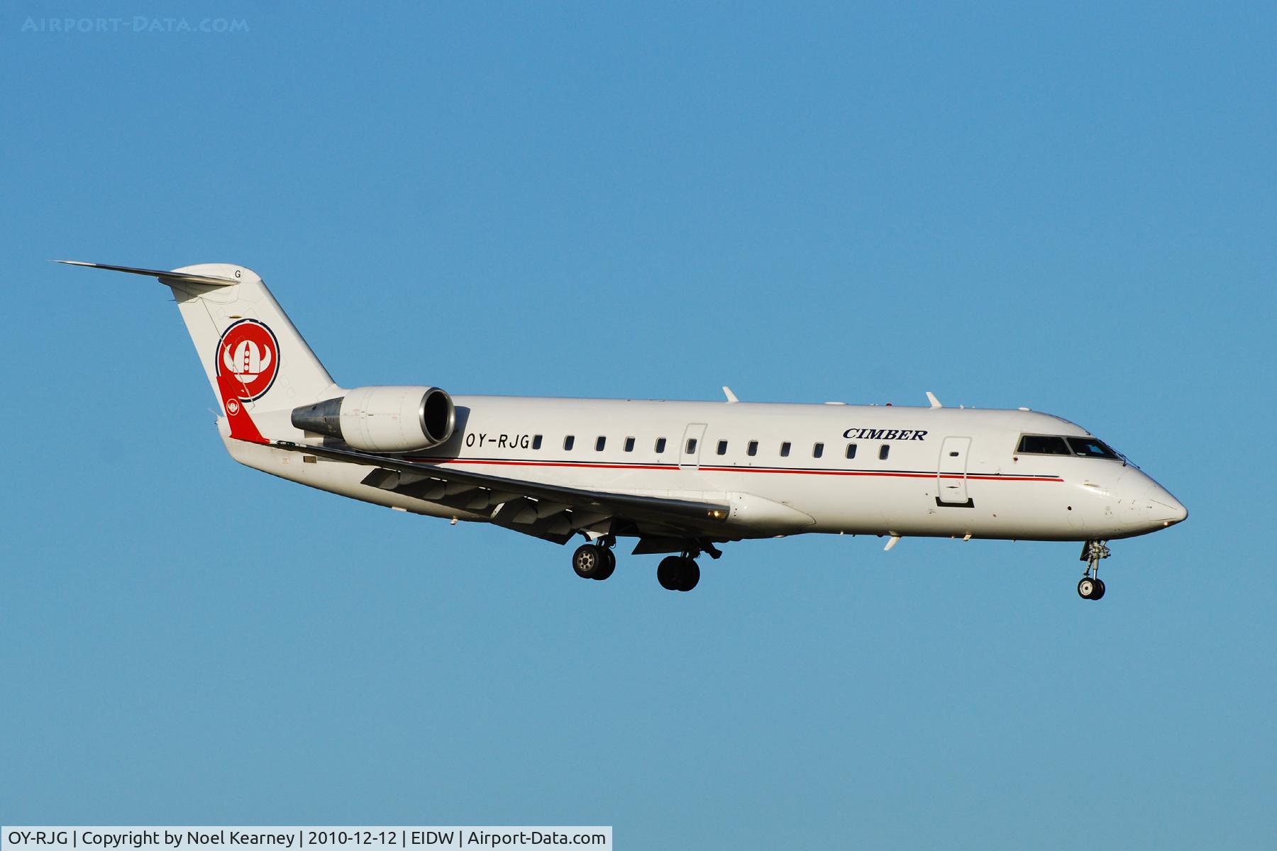 OY-RJG, 1996 Canadair CRJ-200LR (CL-600-2B19) C/N 7104, Landing Rwy 10