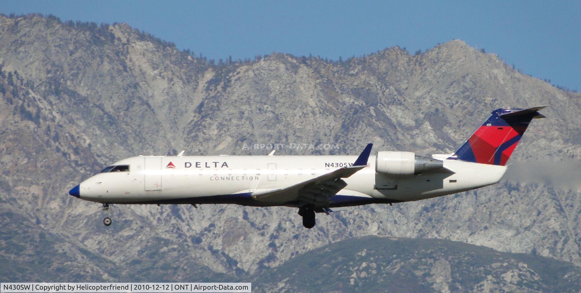 N430SW, 2001 Bombardier CRJ-200LR (CL-600-2B19) C/N 7523, Sky West Delta Connection on final to 26R