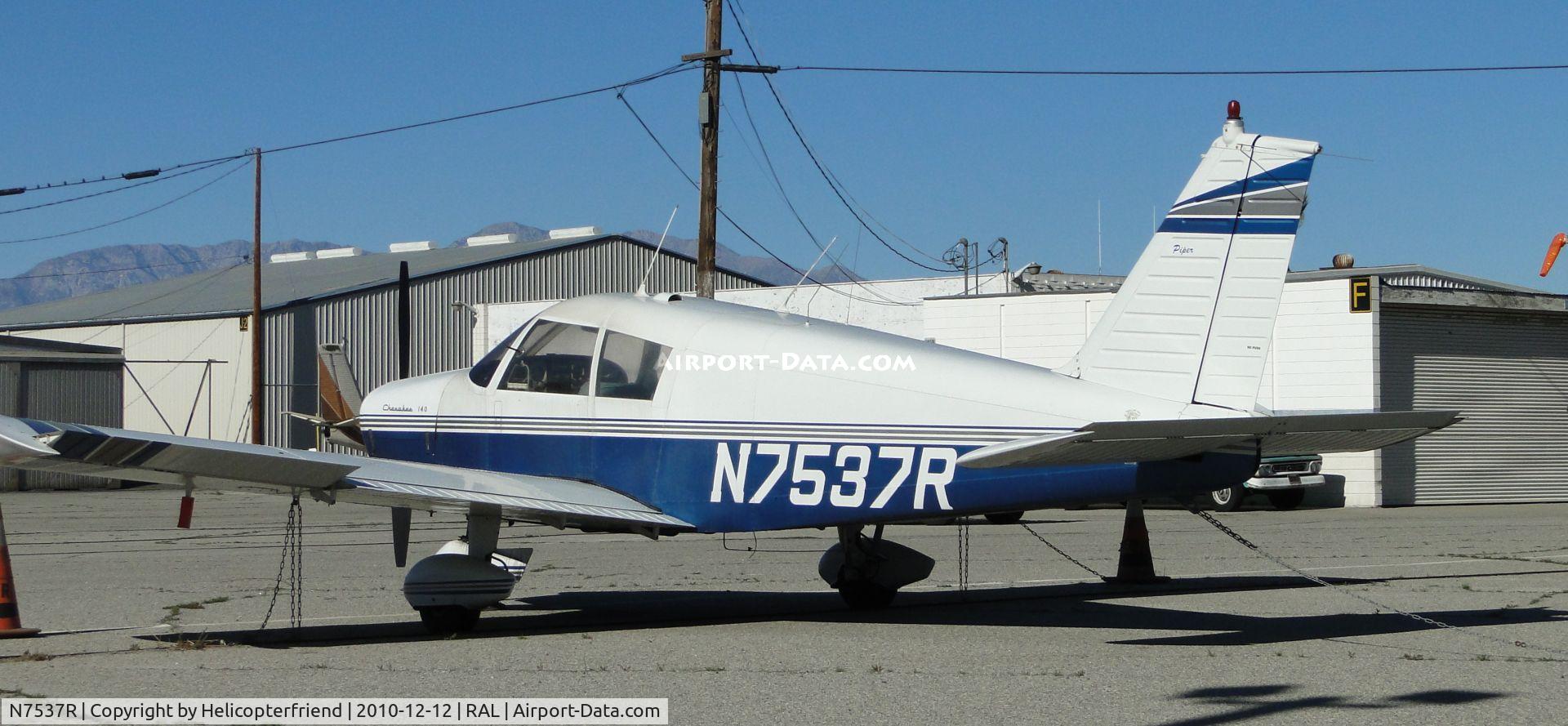 N7537R, 1966 Piper PA-28-140 C/N 28-22099, Parked and tied down