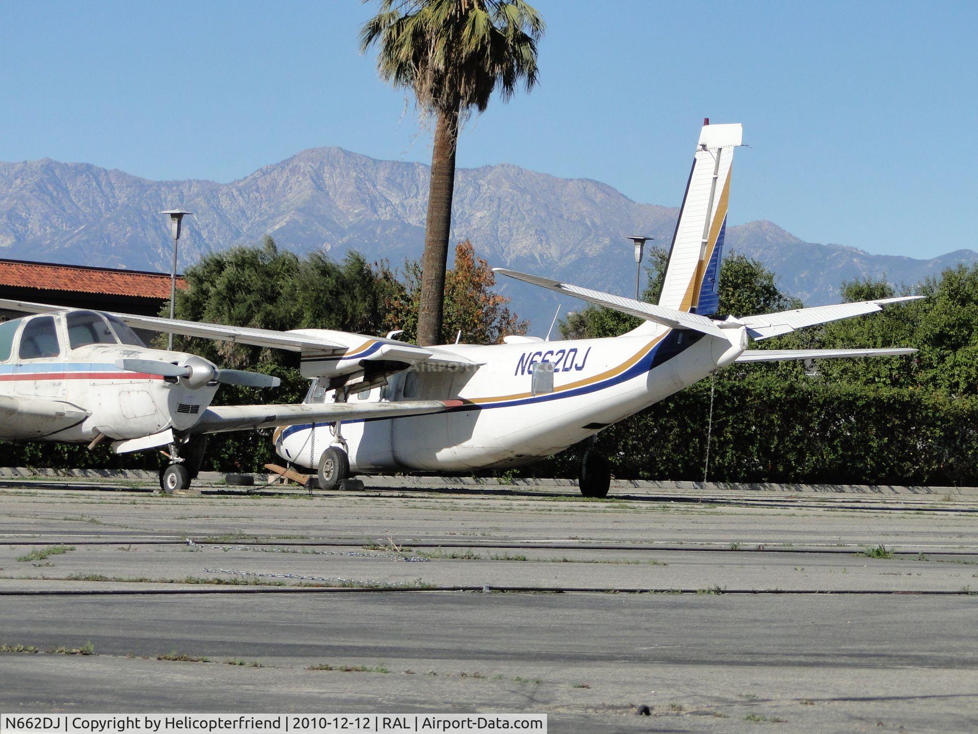 N662DJ, 1964 Aero Commander 680FLP Commander C/N 1487-10, Parked near the bushes