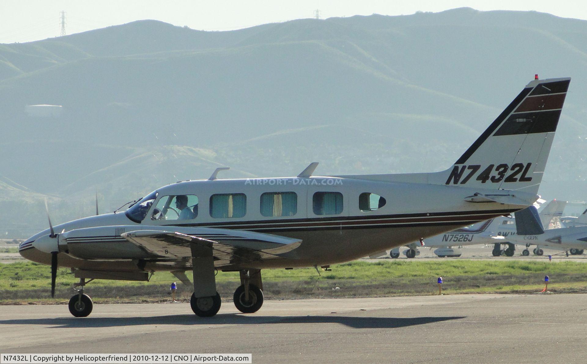 N7432L, 1972 Piper PA-31-310 Navajo C/N 31-820, Taxiing to runway for take off