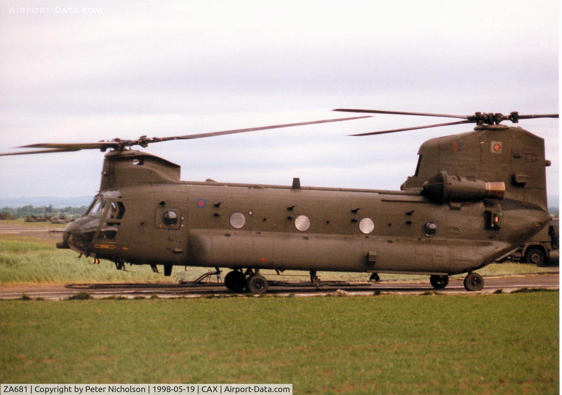 ZA681, 1981 Boeing Vertol Chinook HC.2 C/N M/A012/B-830/M7002, Chinook HC.2, callsign Gambit, of 18 Squadron at RAF Odiham on exercise detachment to Carlisle in May 1998.