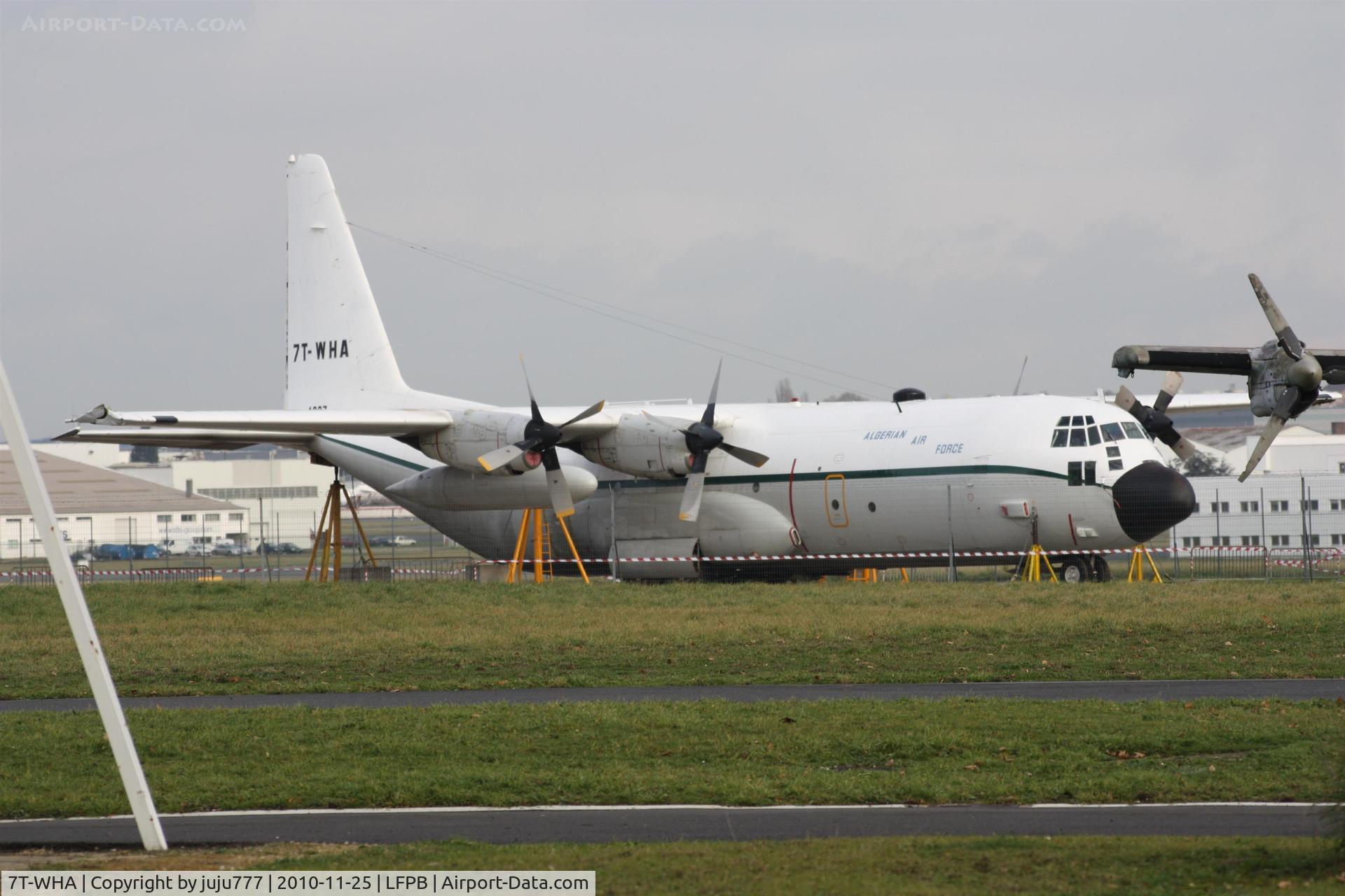 7T-WHA, 1984 Lockheed C-130H-30 Hercules C/N 382-4997, left and right wing tip damage and blade of engine 1 cut during landing