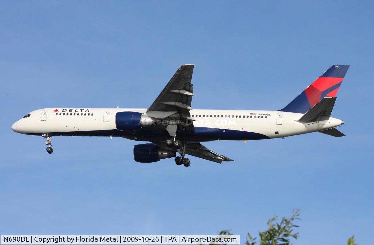 N690DL, 1998 Boeing 757-232 C/N 27585, Delta 757-200
