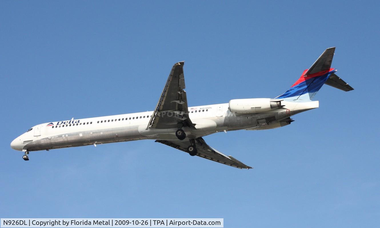 N926DL, 1988 McDonnell Douglas MD-88 C/N 49713, Delta MD-88