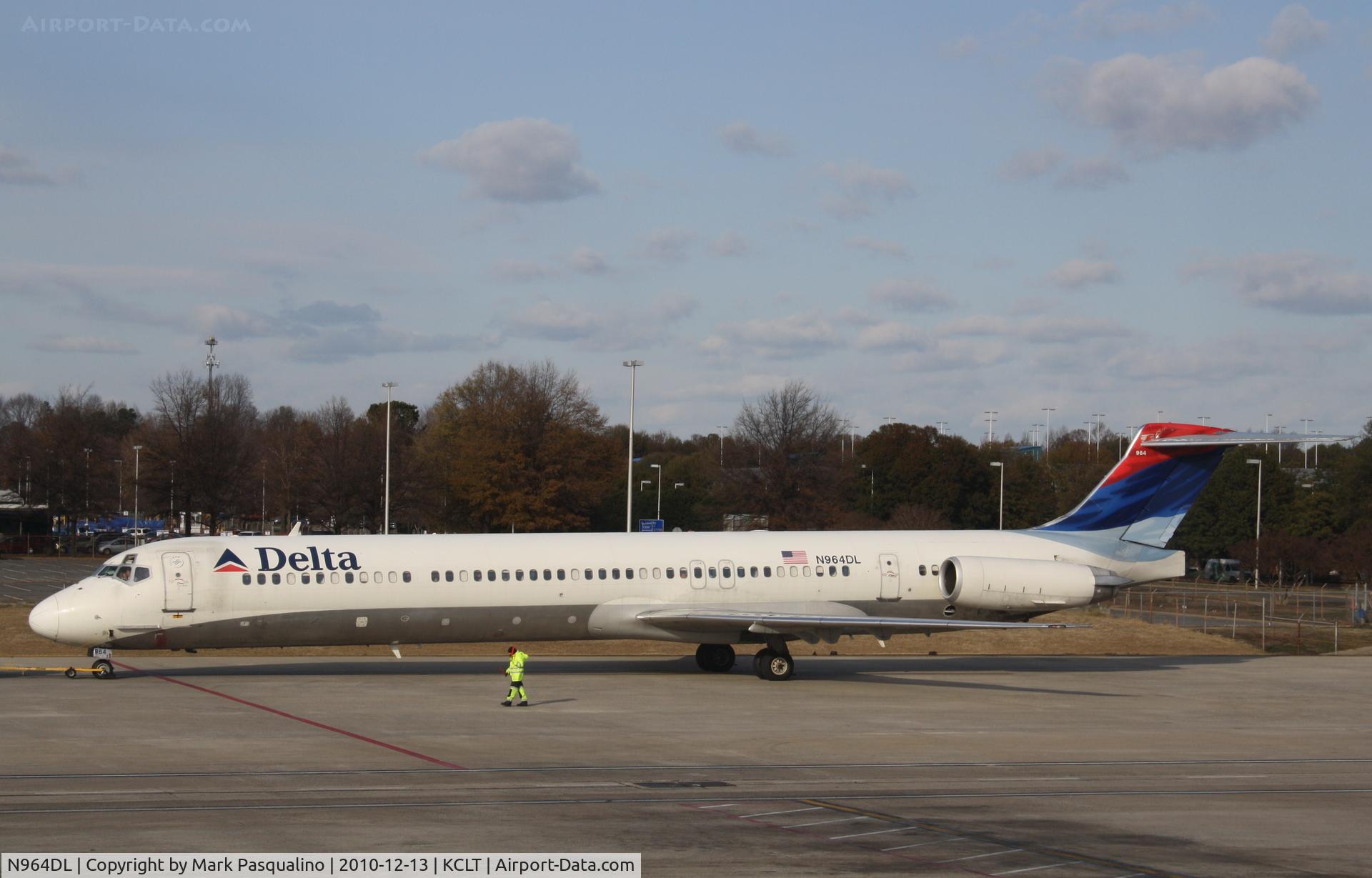 N964DL, 1990 McDonnell Douglas MD-88 C/N 49983, MD-88