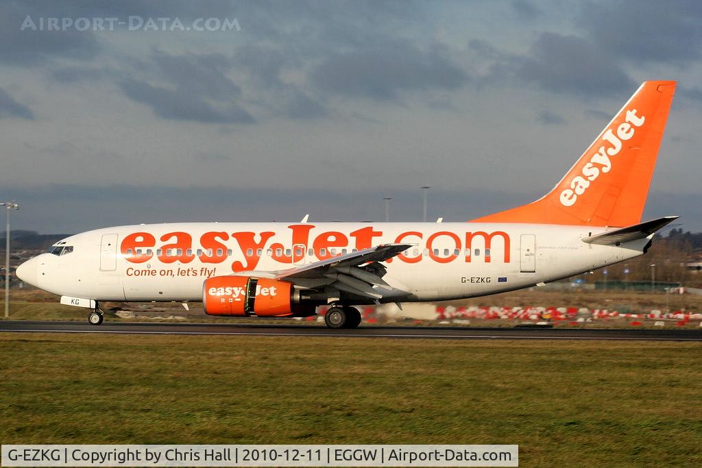 G-EZKG, 2004 Boeing 737-73V C/N 32428, easyJet B737 just landed on RW26