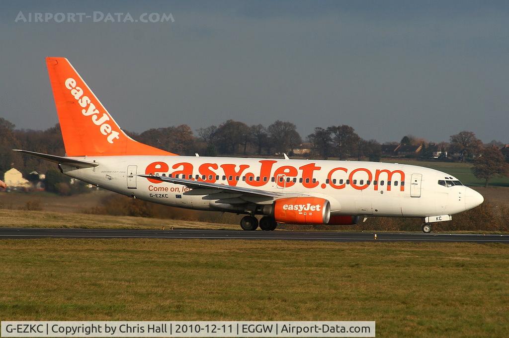 G-EZKC, 2004 Boeing 737-73V C/N 32424, easyJet B737 taxying to RW26