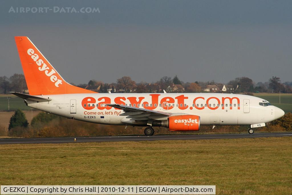 G-EZKG, 2004 Boeing 737-73V C/N 32428, easyJet B737 taxying to RW26