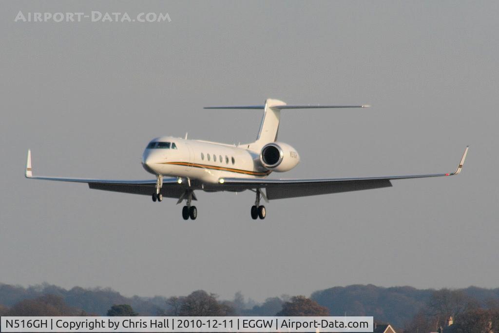 N516GH, 1998 Gulfstream Aerospace G-V C/N 553, on short finals for RW26