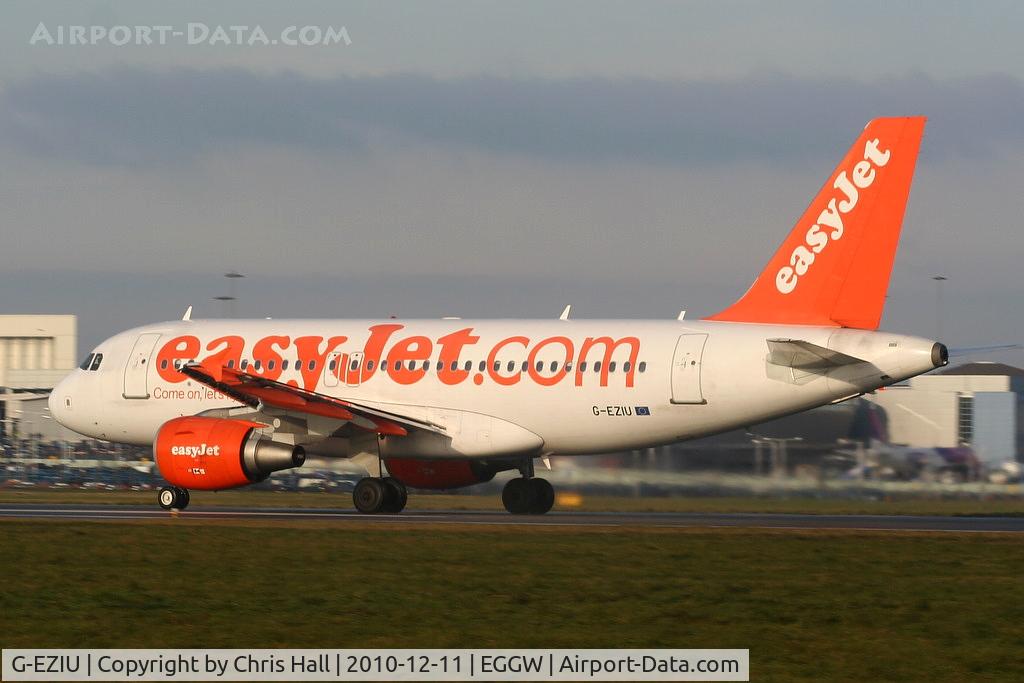 G-EZIU, 2005 Airbus A319-111 C/N 2548, easyJet A319 departing from RW26